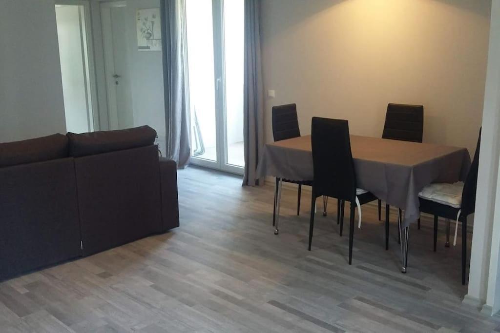 Apartma Iva ไพราน ภายนอก รูปภาพ